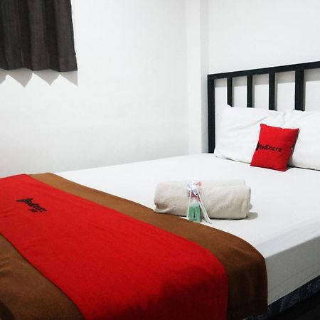 Reddoorz At Jalan Somba Opu Losari Macáçar Exterior foto