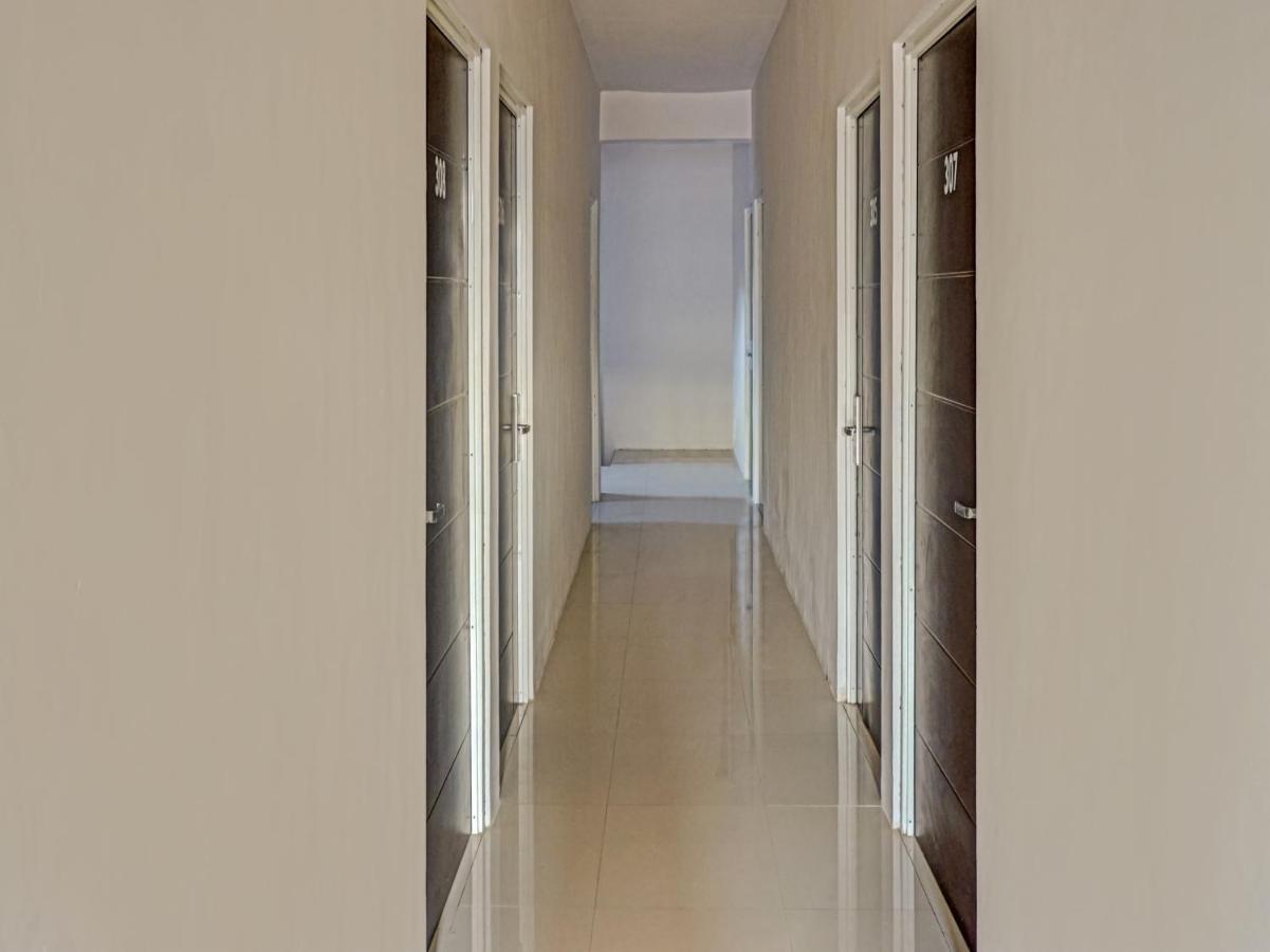 Reddoorz At Jalan Somba Opu Losari Macáçar Exterior foto