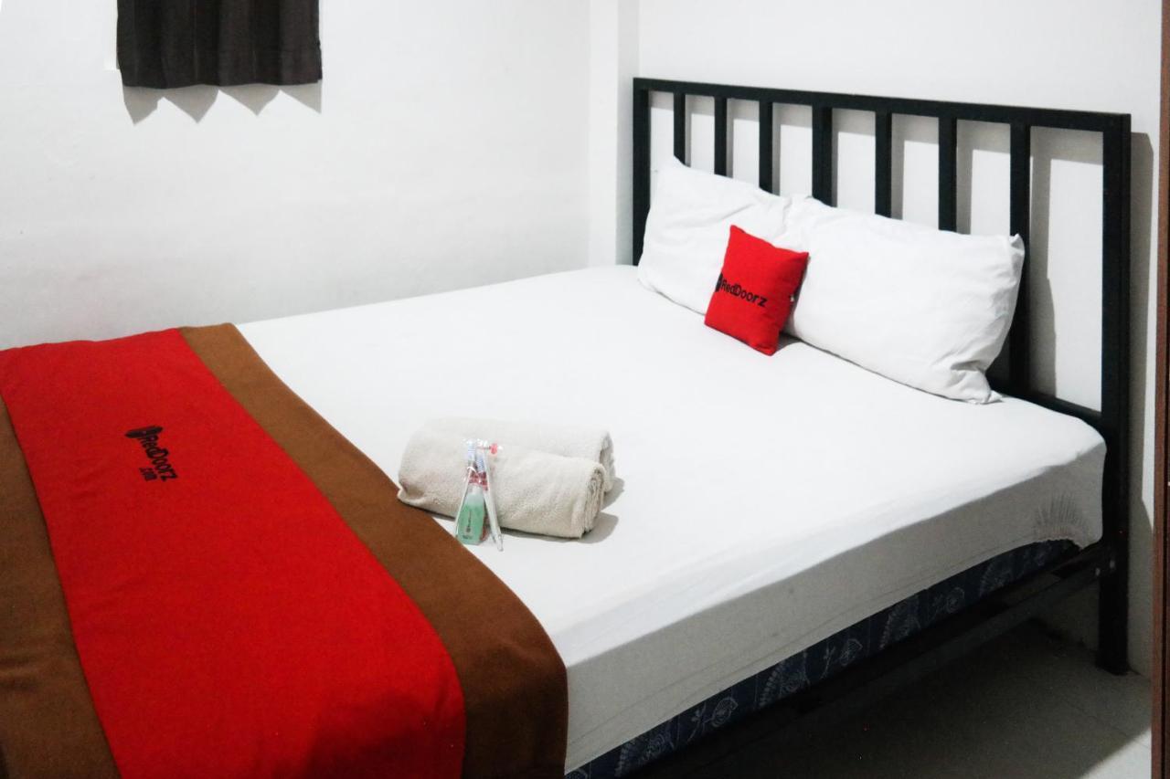 Reddoorz At Jalan Somba Opu Losari Macáçar Exterior foto