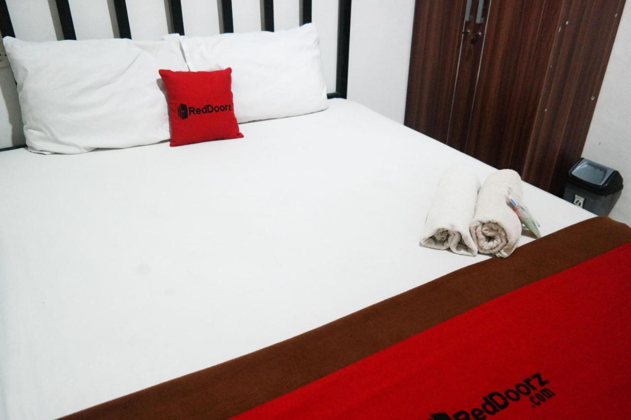 Reddoorz At Jalan Somba Opu Losari Macáçar Exterior foto