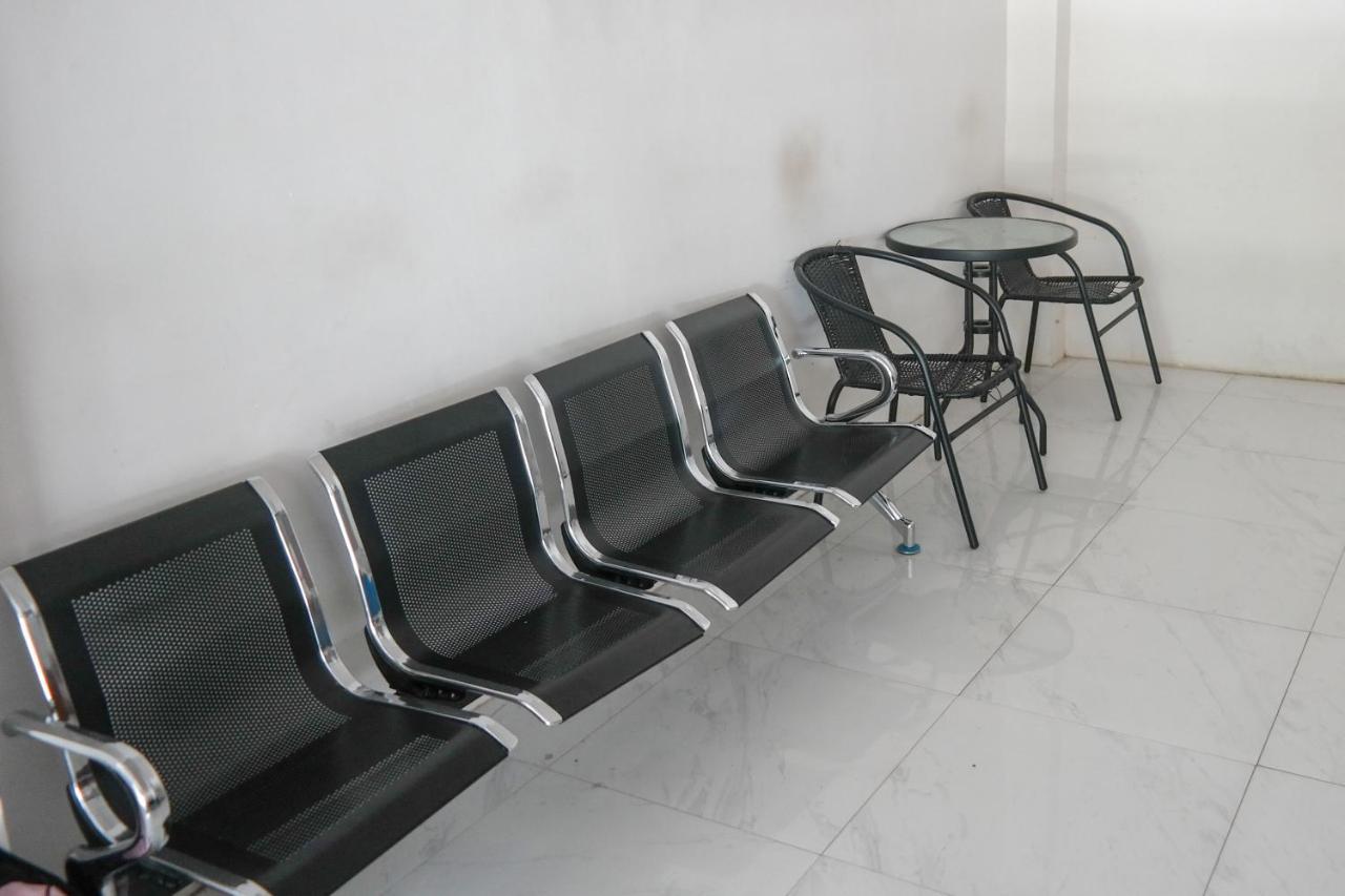 Reddoorz At Jalan Somba Opu Losari Macáçar Exterior foto
