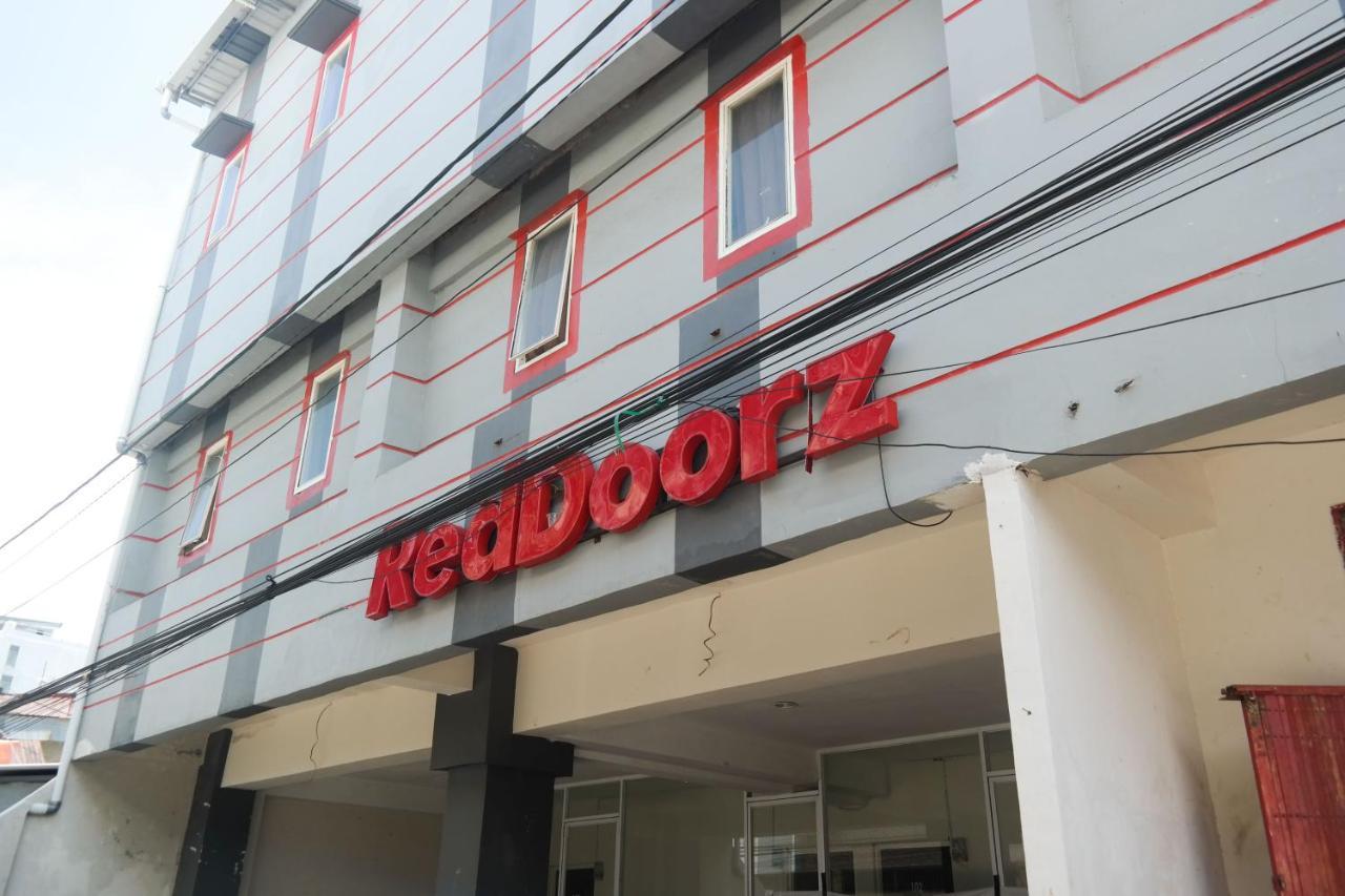 Reddoorz At Jalan Somba Opu Losari Macáçar Exterior foto