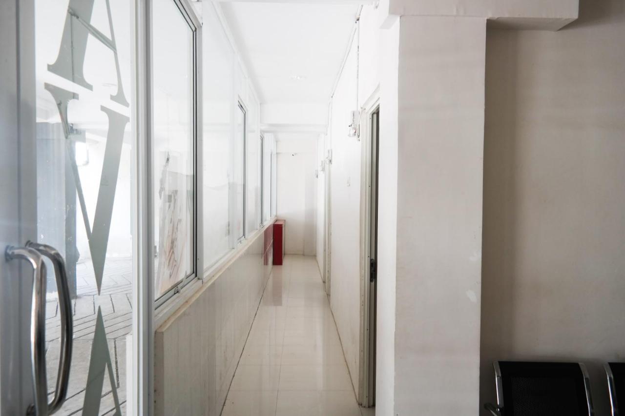 Reddoorz At Jalan Somba Opu Losari Macáçar Exterior foto